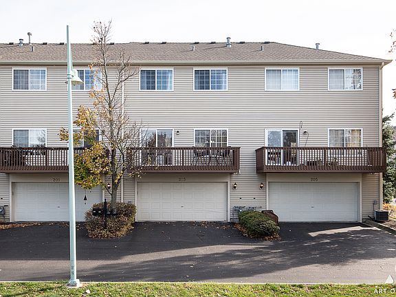 4th image of 203 Willow Blvd
