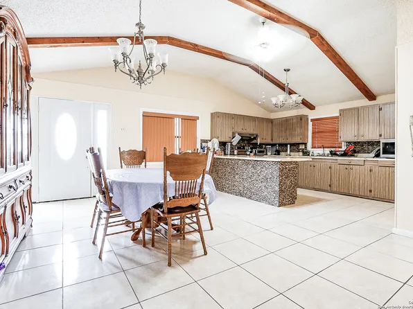 406 E FULTON ST, Brackettville, TX 78832