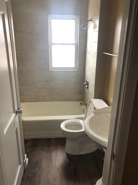 3 bed, 1200 sqft, $2,400 — Photo 4