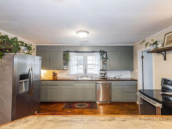 5th image of 672 Waller Cemetery Rd