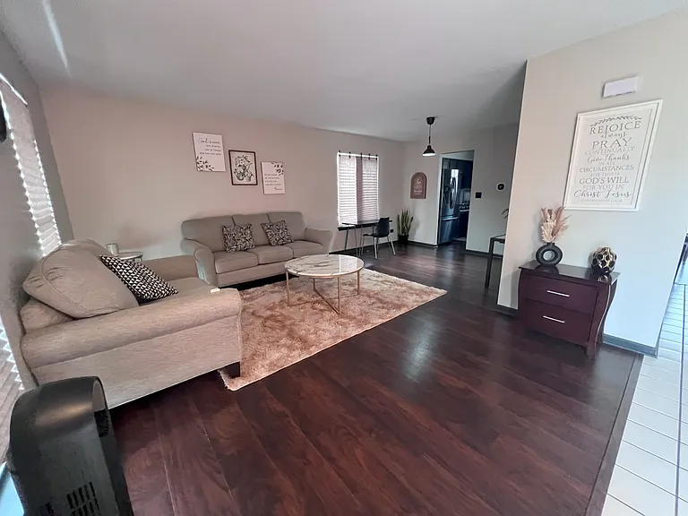 2051 Crossing Ln — Photo 3