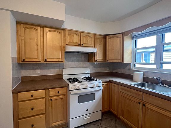 4th image of 376 Naughton Ave #1