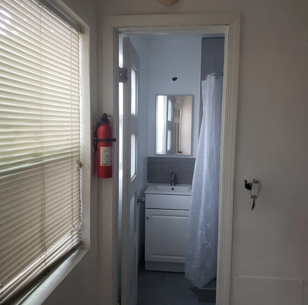 Studio, 300 sqft, $1,055 — Photo 3