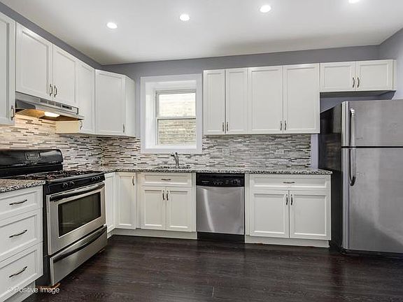 3rd image of 2253 W Fullerton Ave #3