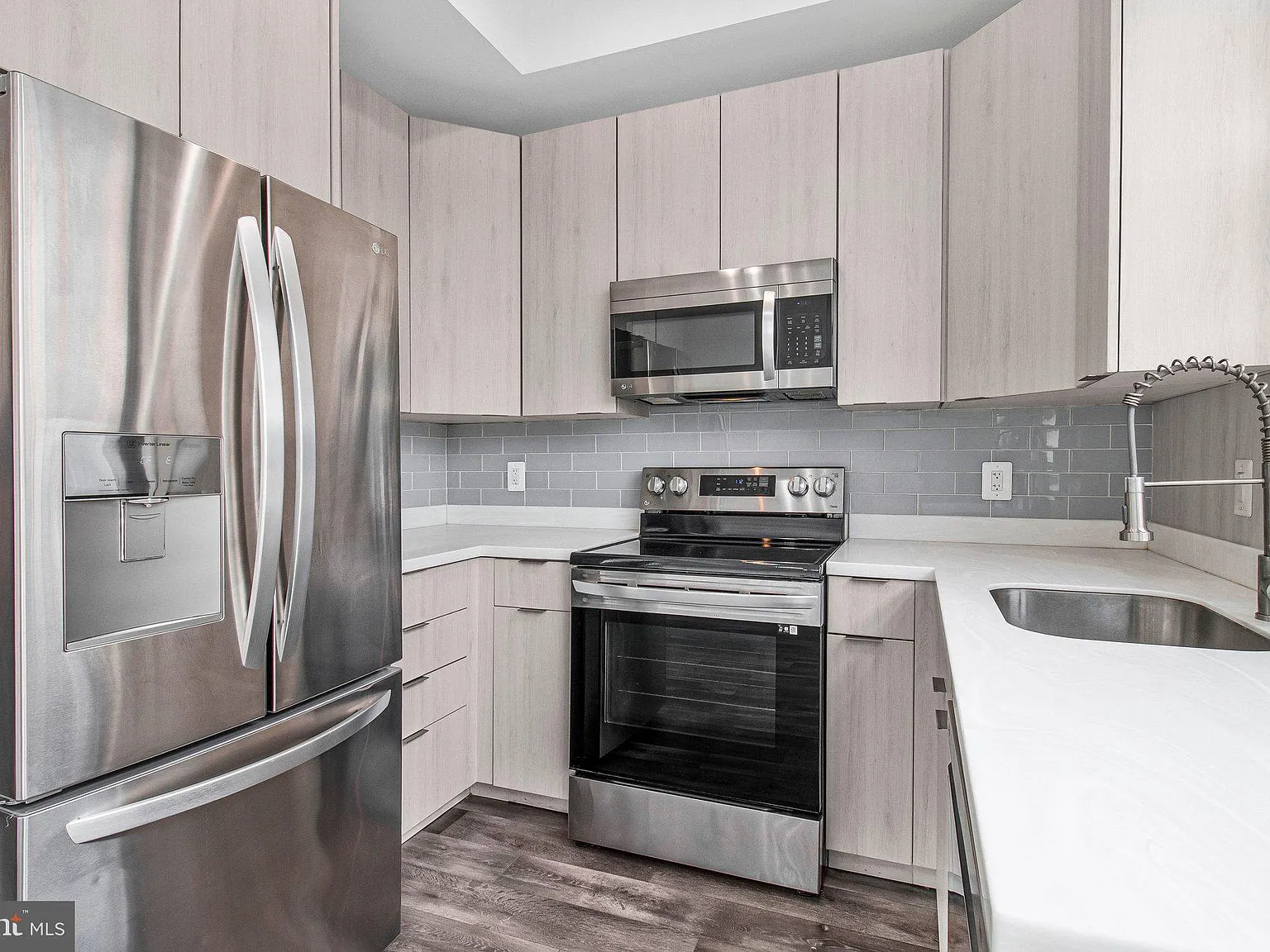 1 bed, 550 sqft, $2,000 — Photo 2