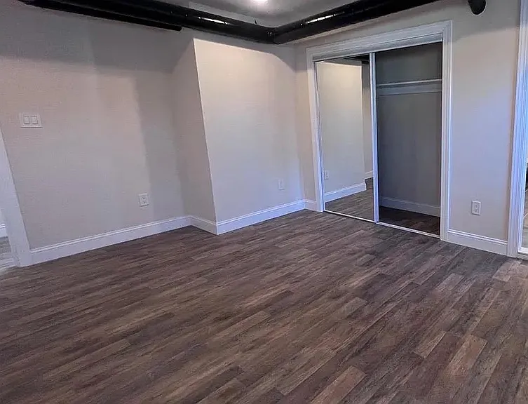 587 Bath St #3 — Photo 9