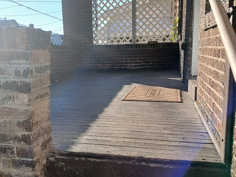 515 Giffin Ave — Photo 2