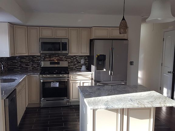 3rd image of 1110 Parkview Ln