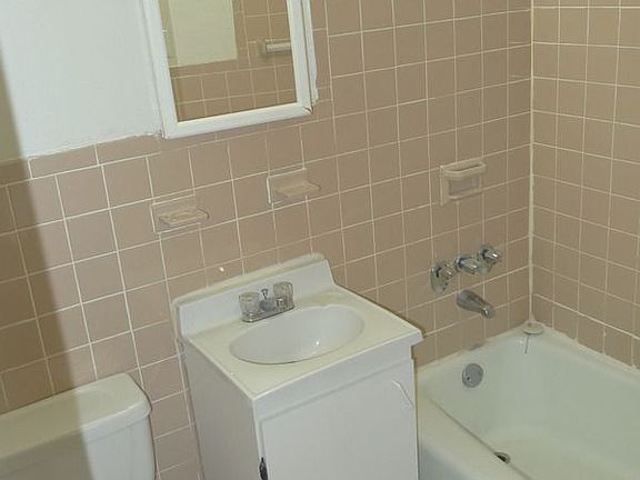 5th image of 338 W 47th St APT 3C