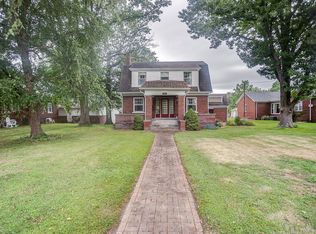 904 N Market St, Marion, IL 62959