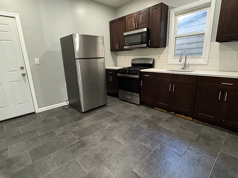 23 Montrose Ter #1L — Photo 3