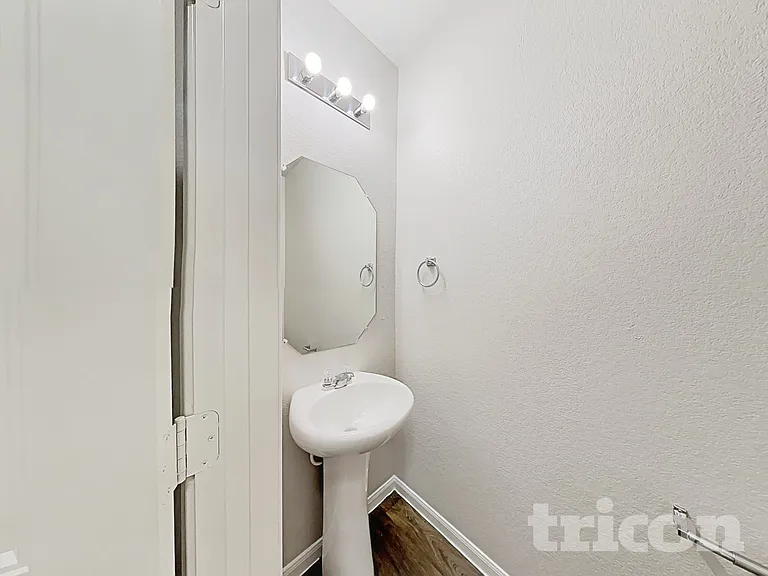 15012 Custis Ln — Photo 18