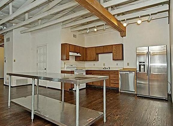 5th image of 2401 S Ervay St #3C