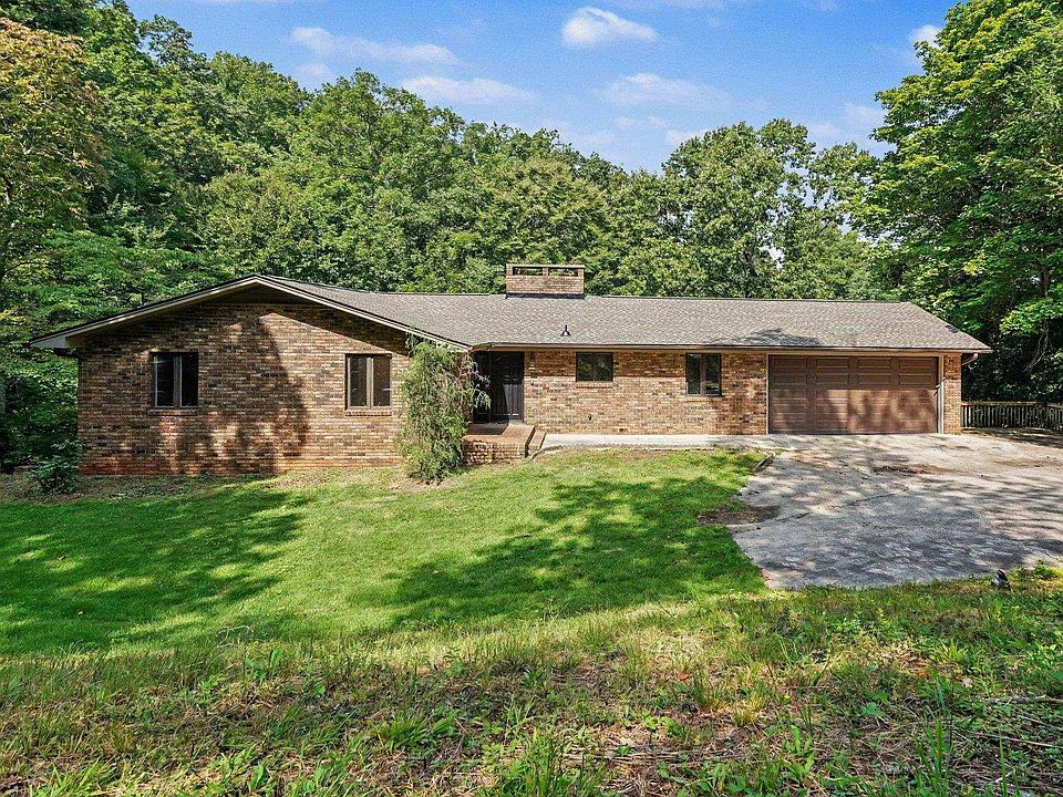 1st image of 210 Lakeview Dr