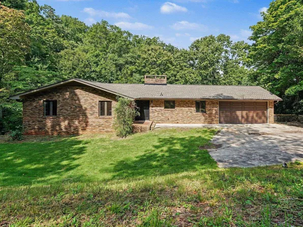 210 Lakeview Dr, Seneca, SC 29672