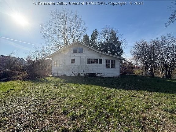 4th image of 1301-1303 Camden Dr