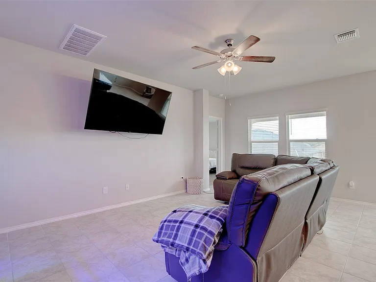 1317 Cesarina St — Photo 3