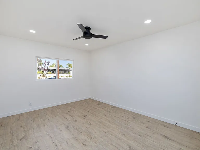 4626 Derrick Dr — Photo 3