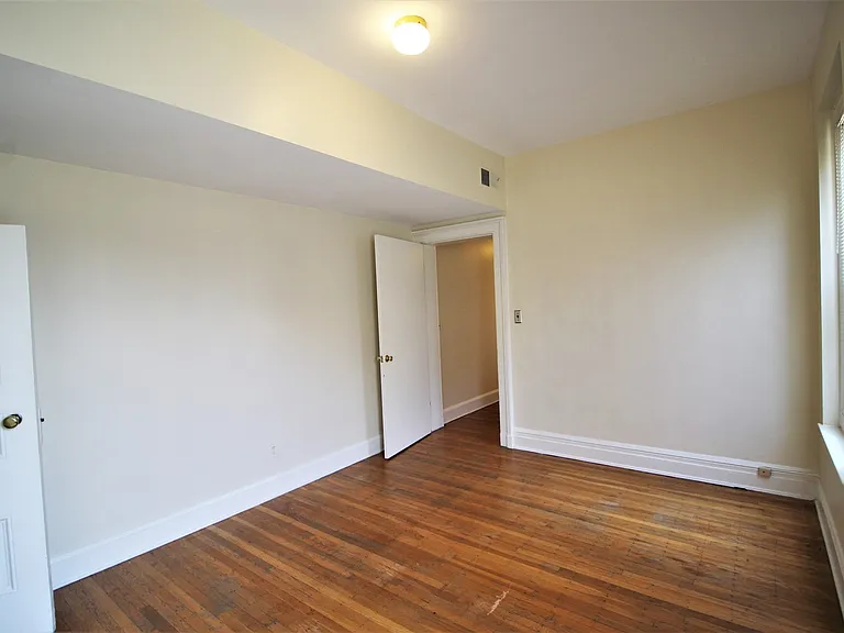 920 Saint Paul St — Photo 16