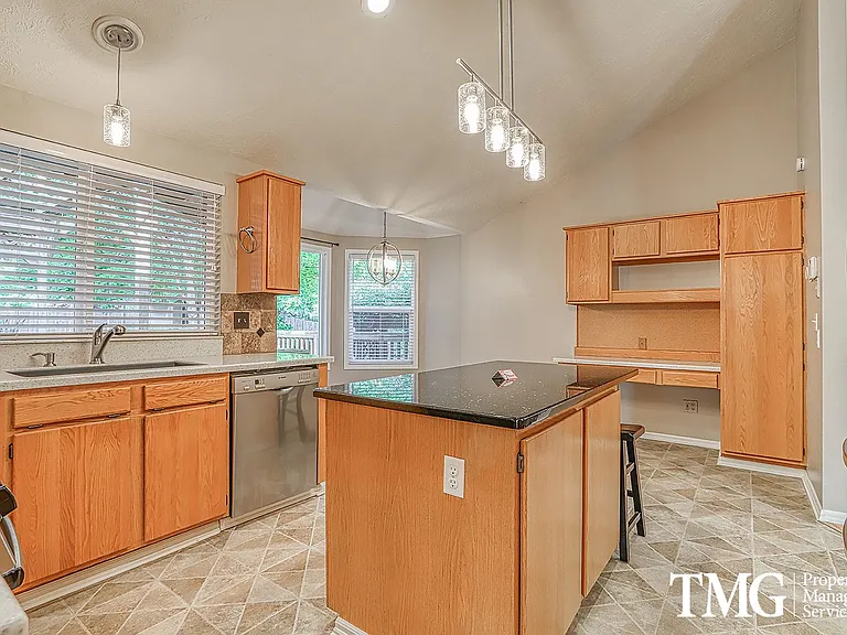11004 NE Sherwood Dr — Photo 8