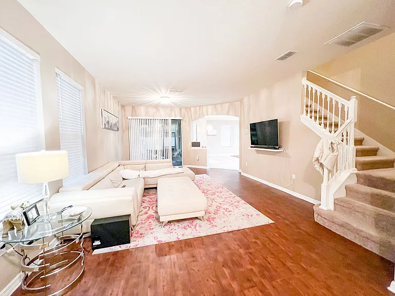 402 Rock Springs Cir — Photo 5