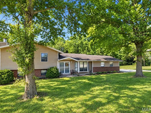 111 Valvero Dr, Saint Charles, MO 63304