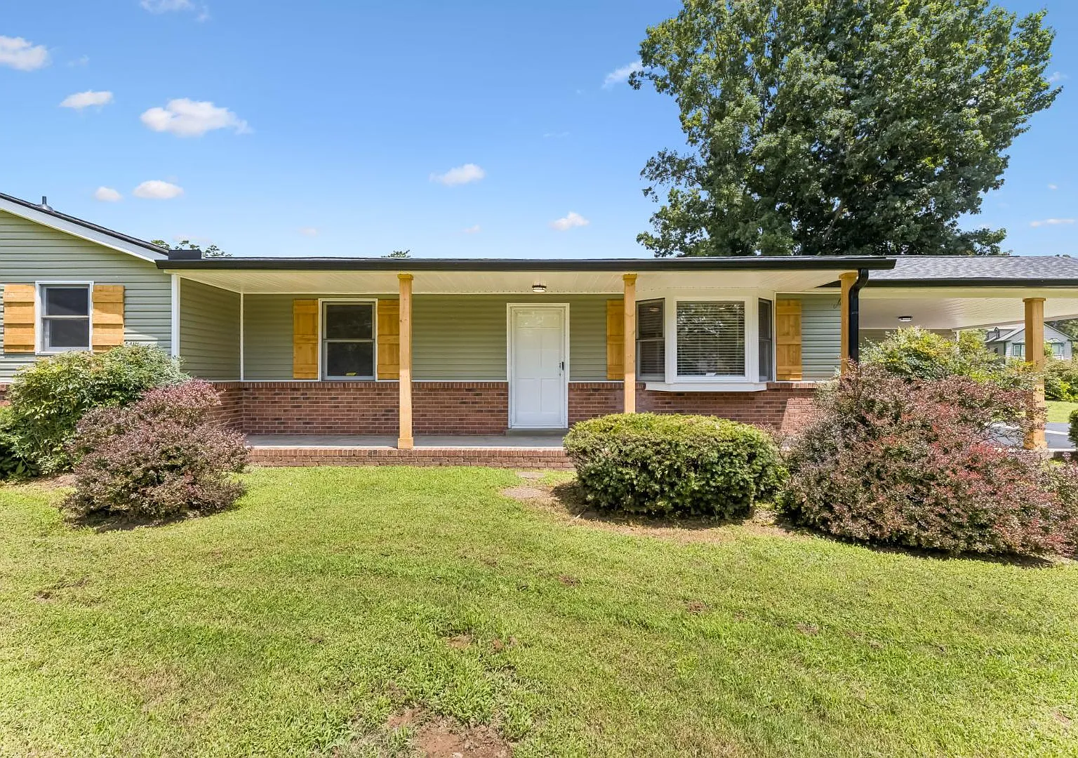 1001 Lakeside Dr — Photo 3