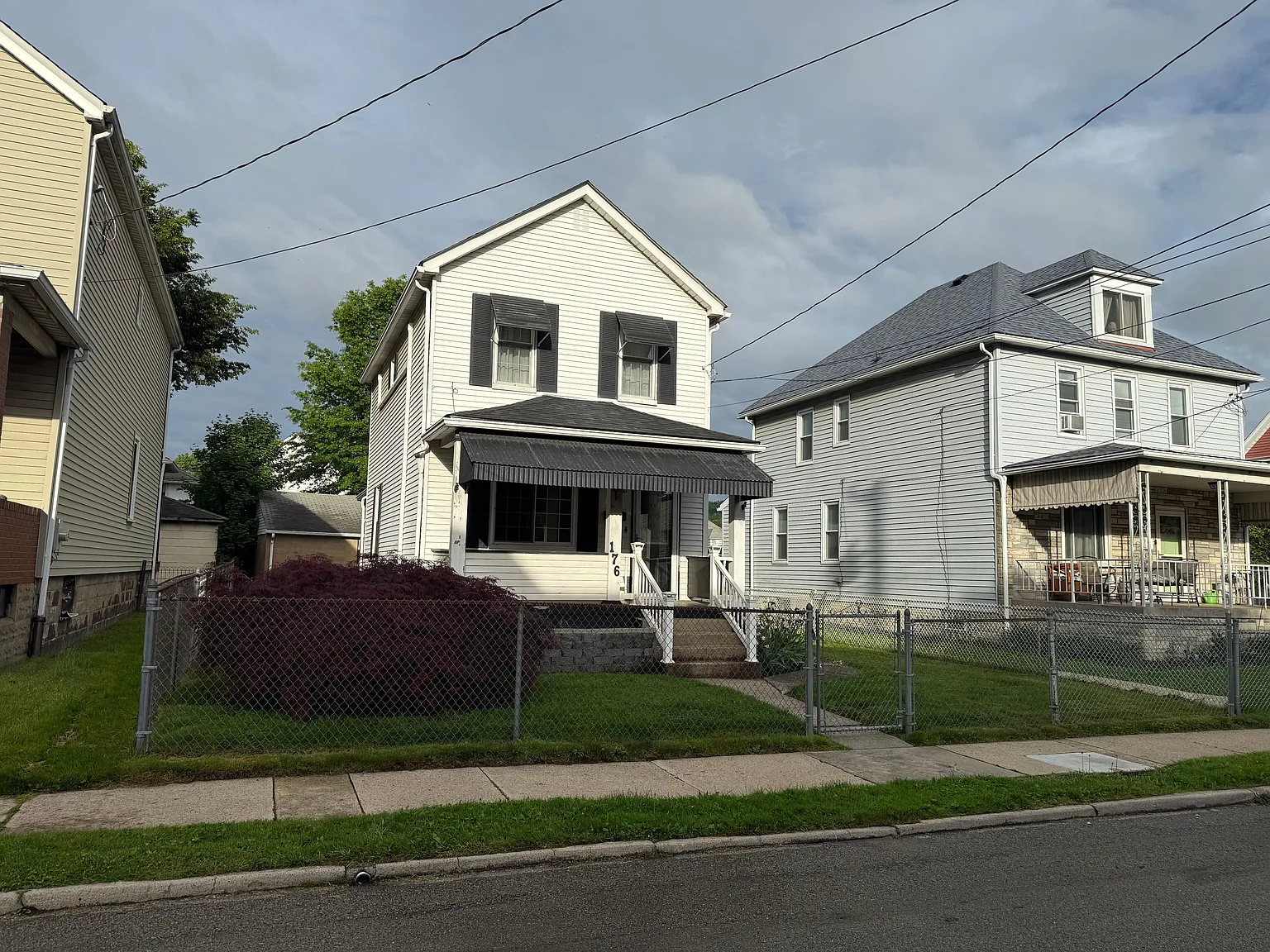176 James St — Photo 2