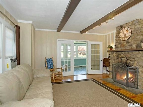 4th image of 104 Bay Dr E