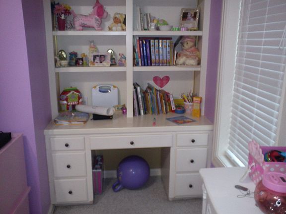bedroom 3 built in desk