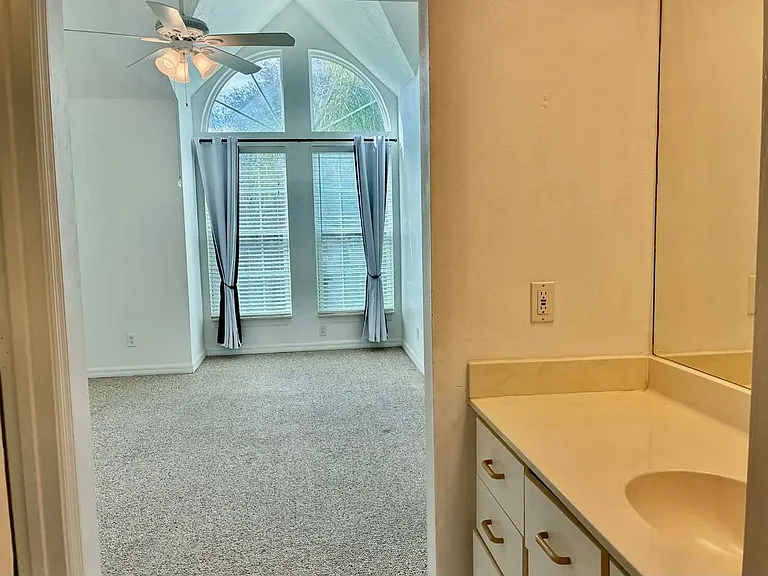 1930 Westminster Cir #2 — Photo 14