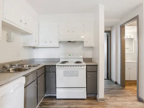 Stratford Plaza North