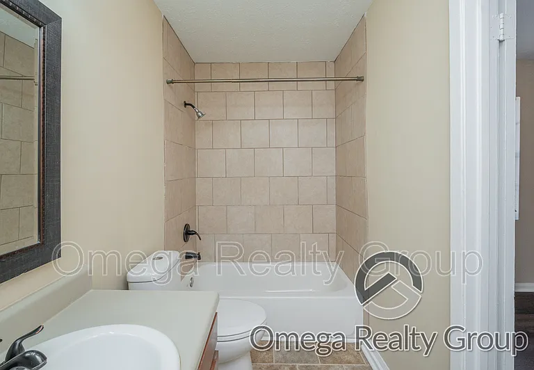 Lakeridge Apartments — Photo 97