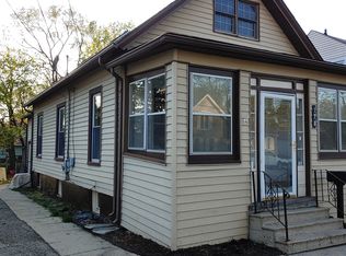 170 Perry St, Elgin, IL 60123