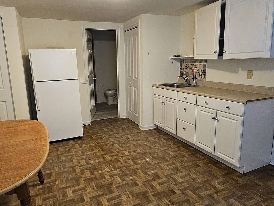 2nd image of 404 Market St