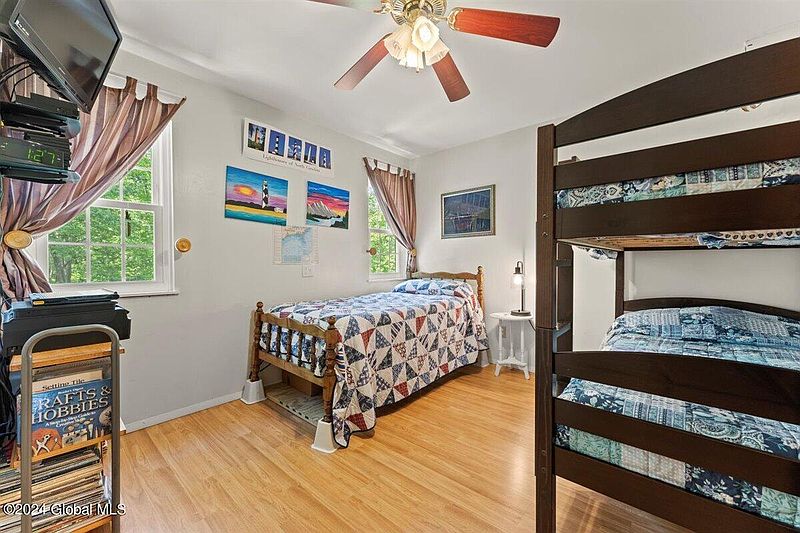 4th image of 10 Willard Drive