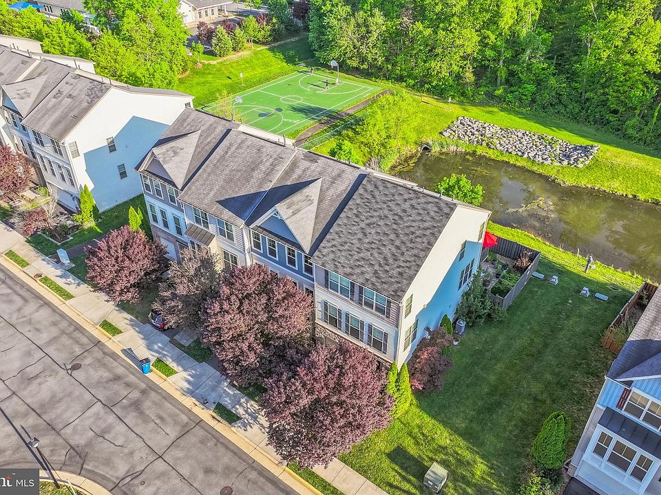 1st image of 42621 Chisholm Dr
