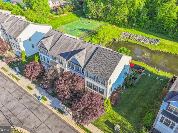 42621 Chisholm Dr, Ashburn, VA 20148