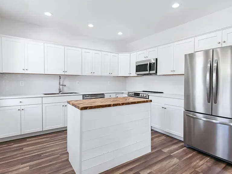 802 High St — Photo 2
