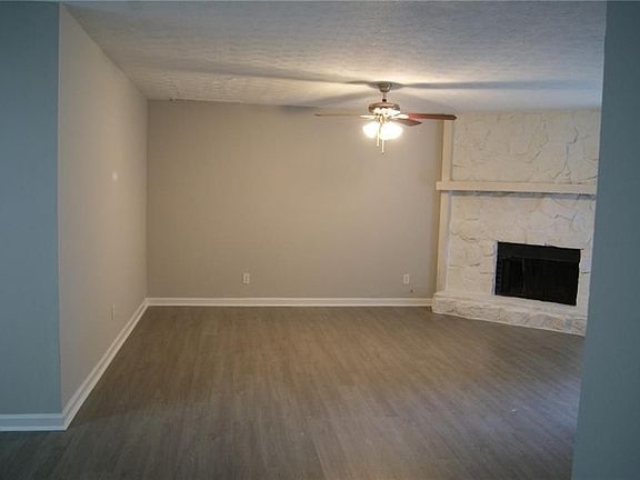 5th image of 70 Parkmont Dr