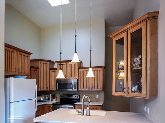 2nd image of 584 E Briarsprings Cir