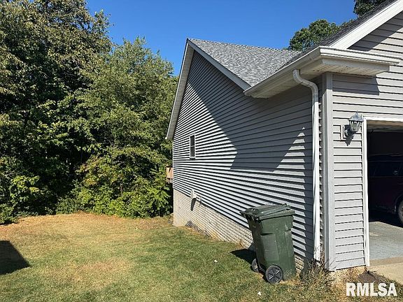 2nd image of 106 Stone Creek Ct