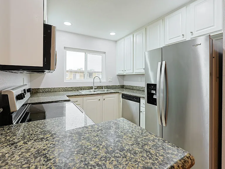 620 E Lexington Ave #16 — Photo 11