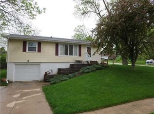 1020 Parkview Dr, Marion, IA 52302