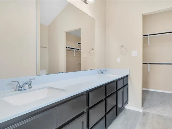 100 Four Star Dr, Elgin, TX 78621