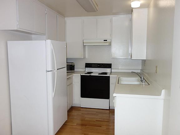 3rd image of 5510 Armitos Ave APT 16