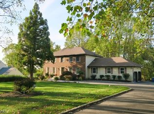 24 Geiger Ln, Warren, NJ 07059