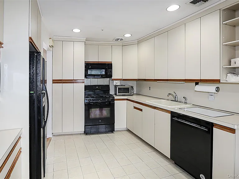 14 Glenn Dr — Photo 8