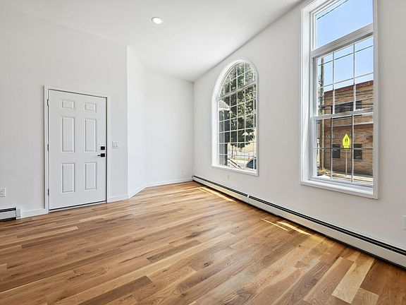 5th image of 701 Summit Ave APT 1