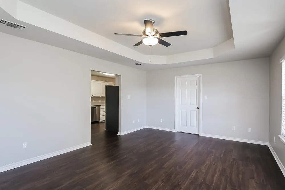 3 bed, 2.0 bath, 1285 sqft, $1,800 — Photo 3
